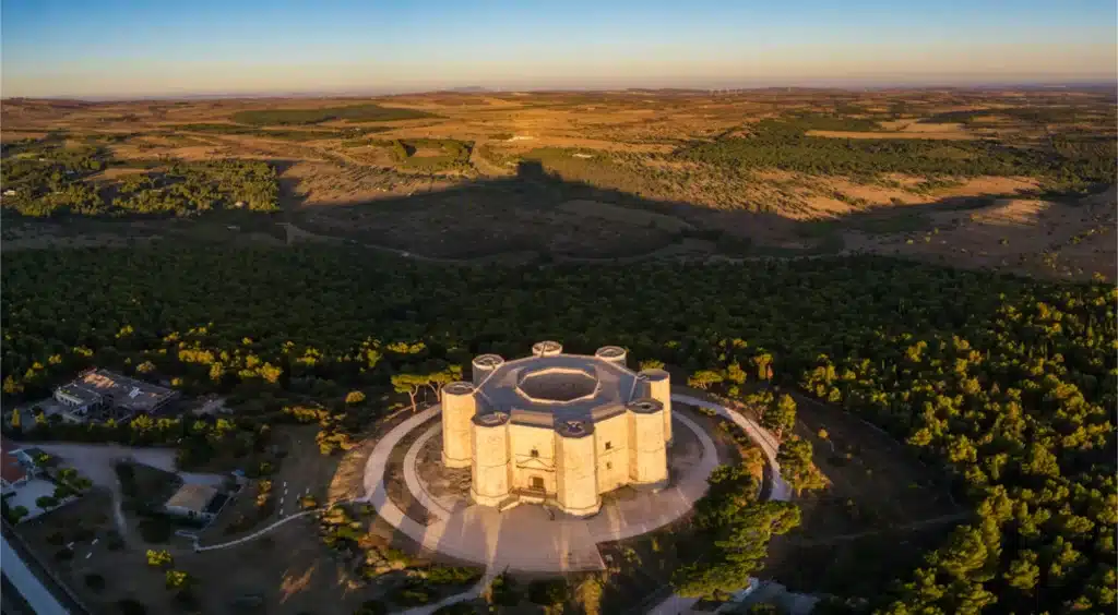 Italy-Puglia-Aerial-panoramic-view-of-Castel-del-Monte-the-famous-castle-by-the-Holy-Roman-Emperor-Frederick.-World-Heritage-Site-since-1996