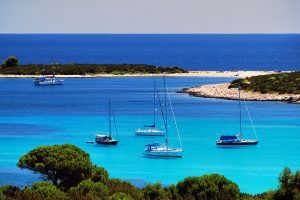 The turquoise waters of Sakarun Beach