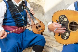 Traditional Cretan music being played
