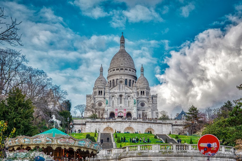 Basilique du Sacré-Cœur with HDR effect to emphasize details and details, colorful and natural photography