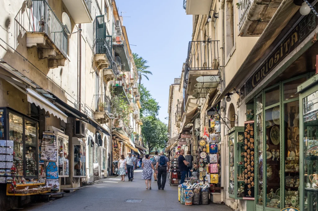 italy-sicily-taormina-street-day